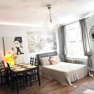 Kameralny Przy Ulicy Długiej Apartament
